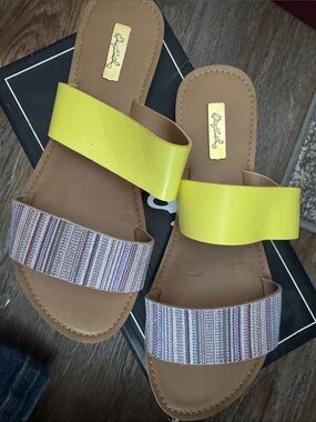 Qupid Yellow & Multicolor Two-Band Slide Sandals for Women